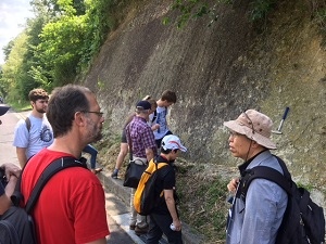 写真：地層見学