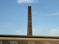 写真：美濃窯業角型煙突