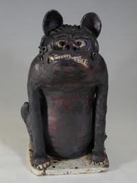 写真：清水八幡神社の陶製狛犬