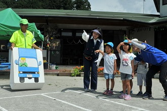 写真：日吉幼児園交通安全指導2