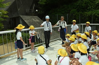 写真： 稲津小小里川ダム見学4