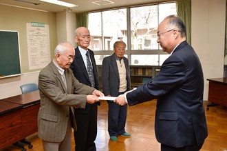 写真：五親六会テント寄贈1