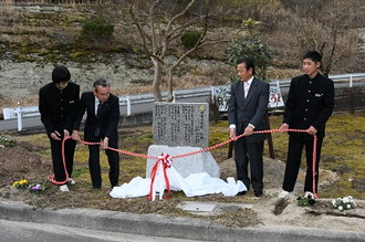写真：日吉中記念植樹記念碑除幕式2