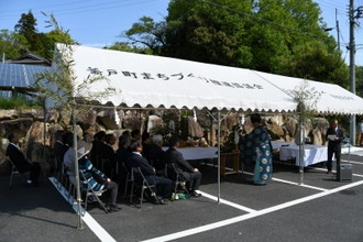 写真：竜吟峡滝開きでの祈祷の様子1