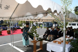 写真：竜吟峡滝開きでの祈祷の様子2