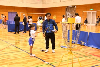 写真：ディスクゴルフを楽しむ子どもの様子