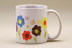 写真：花柄のマグカップ