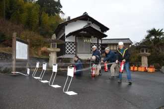 写真：保存会会員の水消火器を使用した訓練の様子