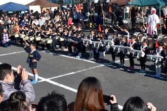 写真：みたけ幼稚園マーチングバンドの様子