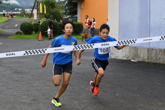 写真：ゴールテープ間際