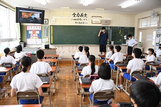 委員会室