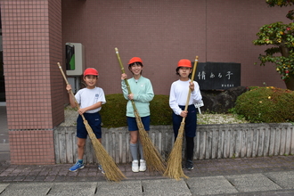 写真：瑞浪小学校にて