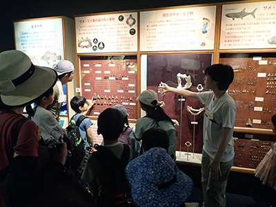 展示室見学2