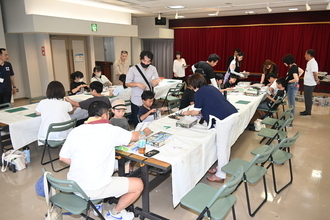 プラモデル作りの様子